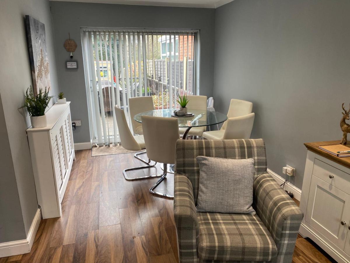 Large Home, Close To Bhx, Nec, Jlr, 4 Double Beds! Birmingham Exterior foto